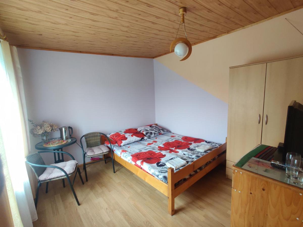 Przy Winogronie Hotel Uherce Mineralne Bagian luar foto