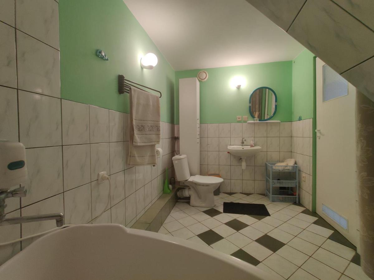 Przy Winogronie Hotel Uherce Mineralne Bagian luar foto