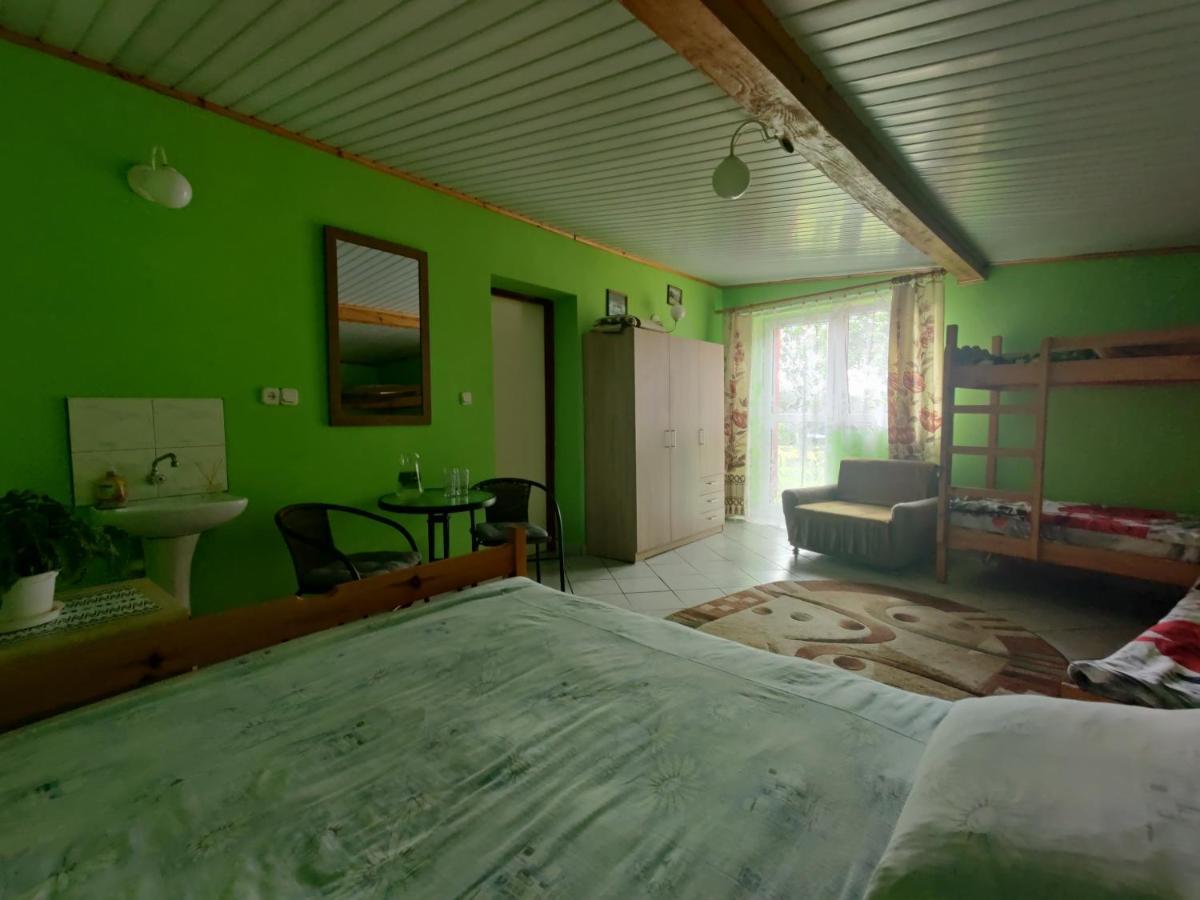Przy Winogronie Hotel Uherce Mineralne Bagian luar foto