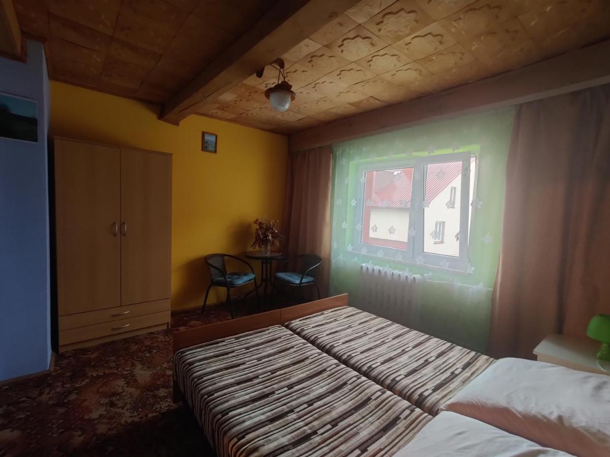 Przy Winogronie Hotel Uherce Mineralne Bagian luar foto