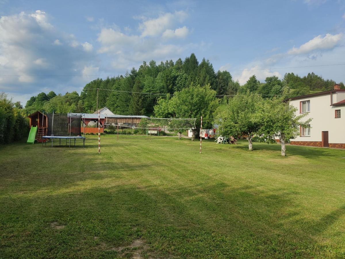 Przy Winogronie Hotel Uherce Mineralne Bagian luar foto