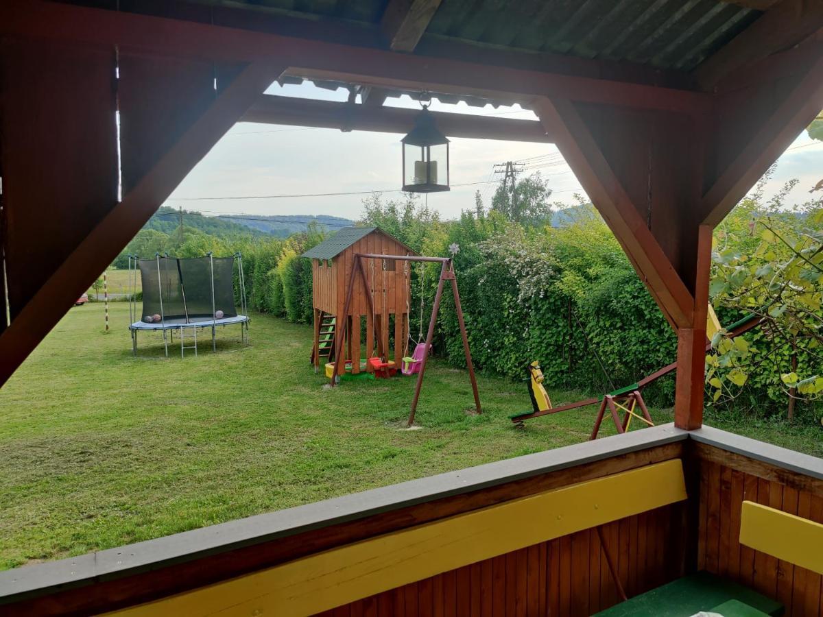Przy Winogronie Hotel Uherce Mineralne Bagian luar foto