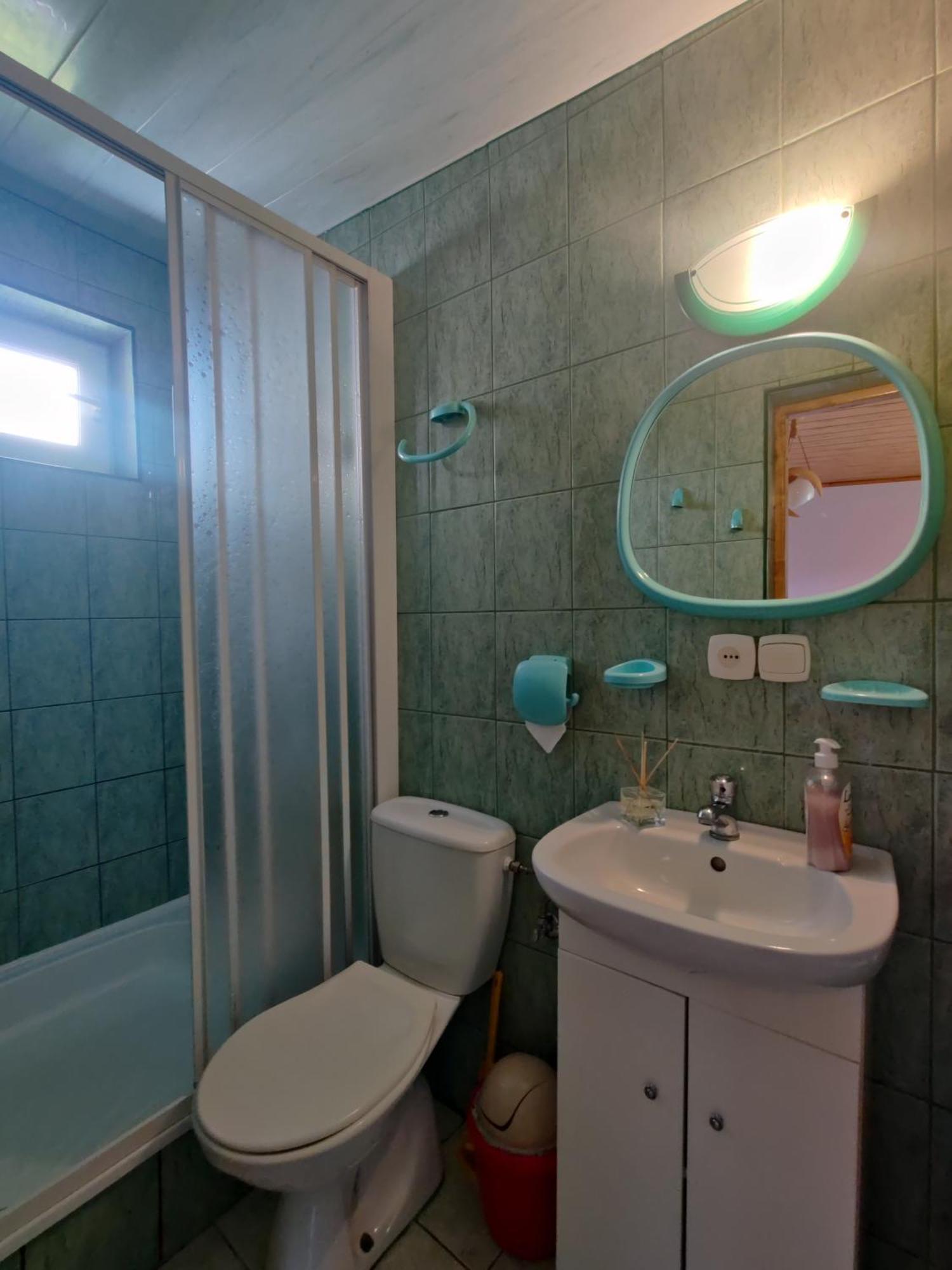Przy Winogronie Hotel Uherce Mineralne Ruang foto